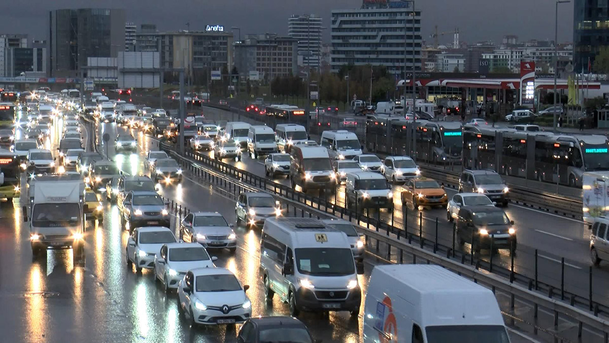 İstanbul trafiğinde yağmur yoğunluğu