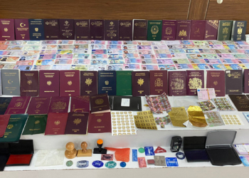 İstanbul'da sahte pasaport operasyonu: 2 gözaltı