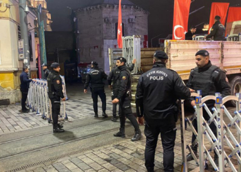 İstiklal Caddesi yeniden yaya trafiğine açıldı