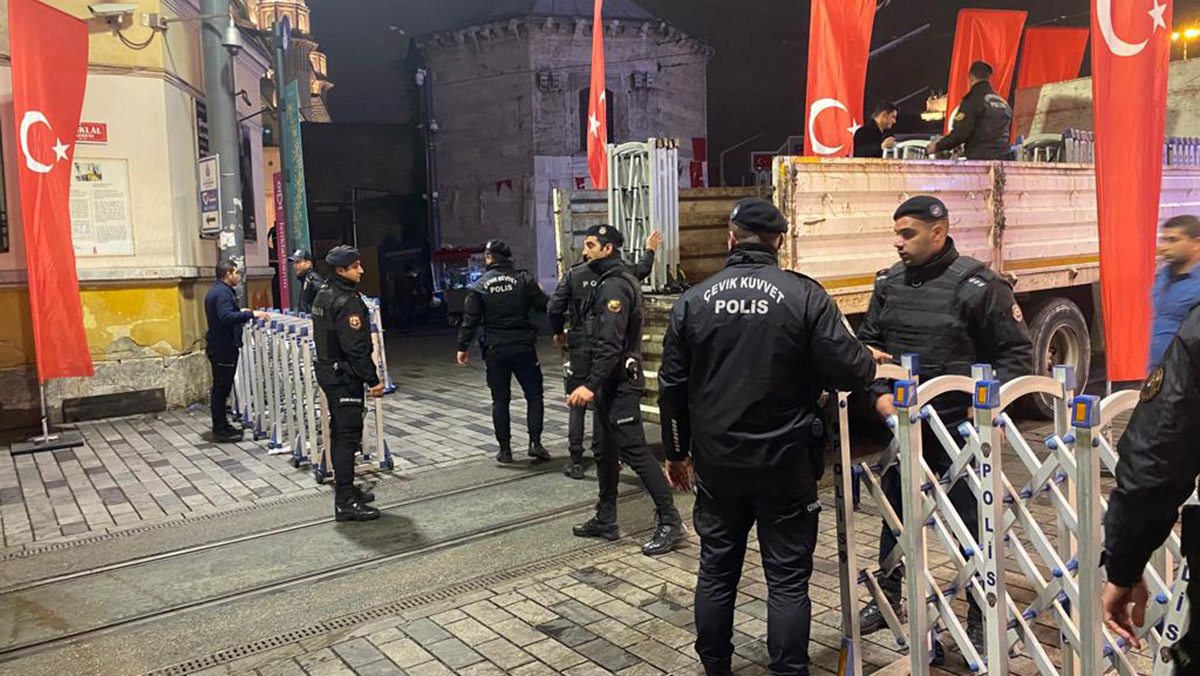 İstiklal Caddesi yeniden yaya trafiğine açıldı