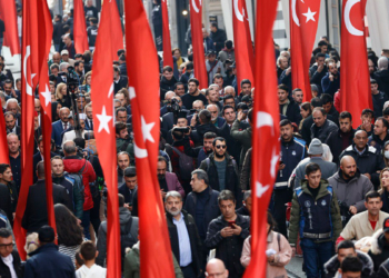 İstiklal Caddesi'nde birlik ve beraberlik yürüyüşü