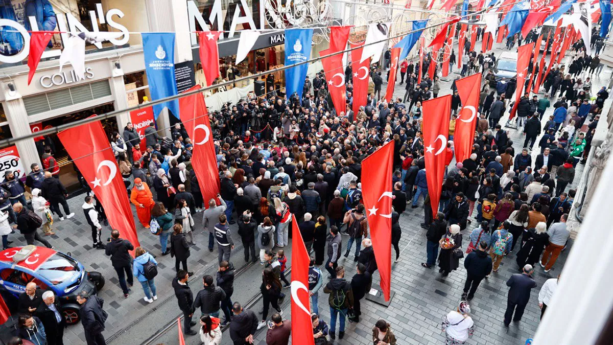 Istiklal caddesinde birlik ve beraberlik yuruyusu h - haberler - haberton