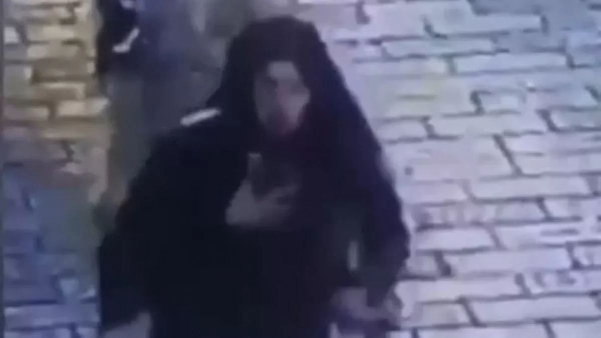 İstiklal caddesi'nde şüpheli kadının kaçış anı kamerada