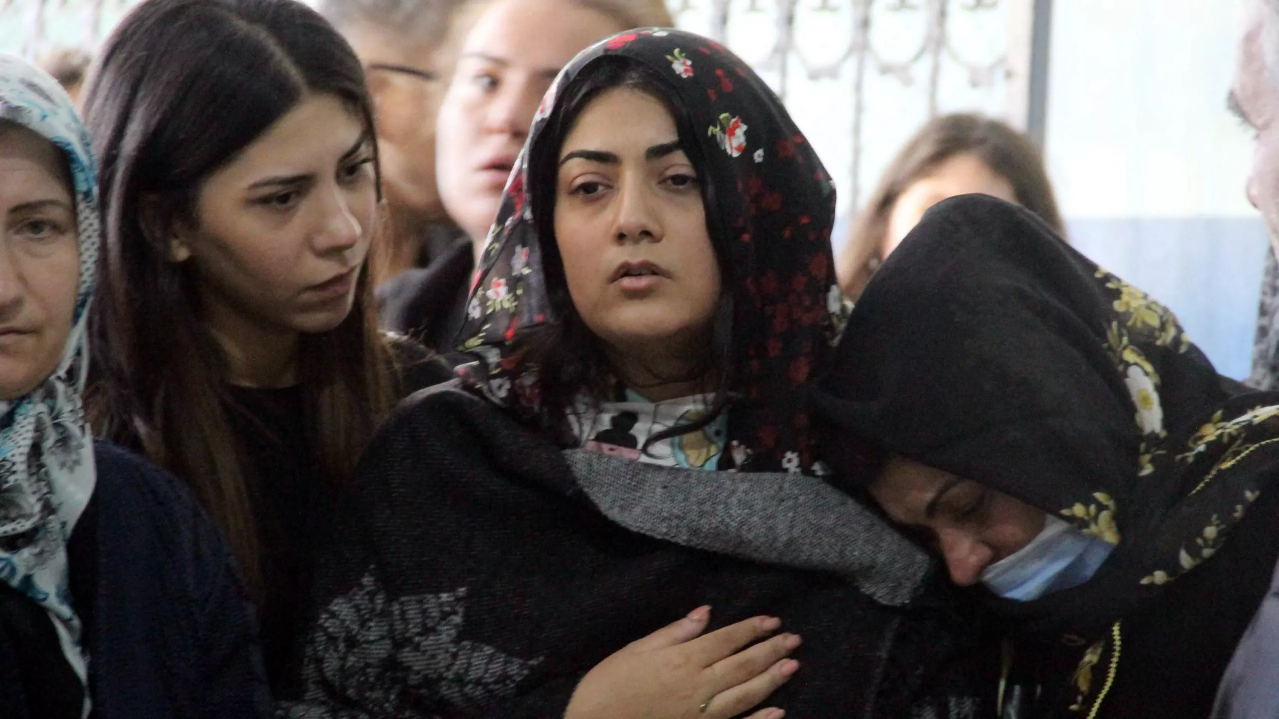 Izmir depreminde balkondan atlayan efe defnedildib scaled - yaşam - haberton