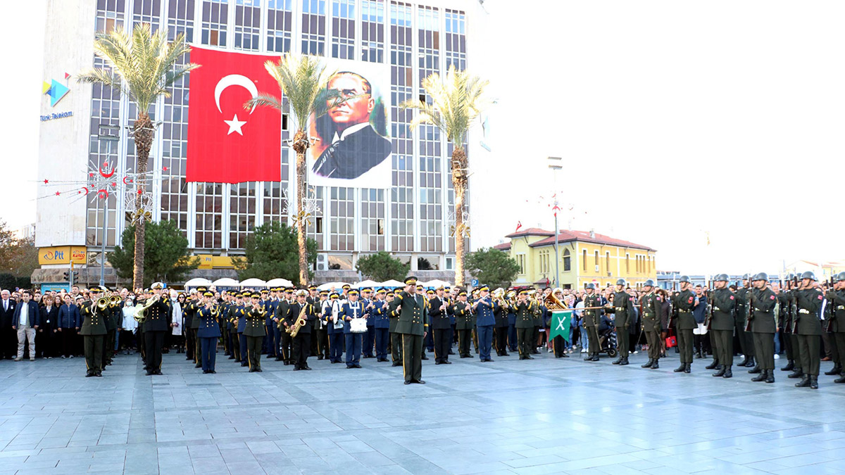 İzmir'de 10 Kasım anması