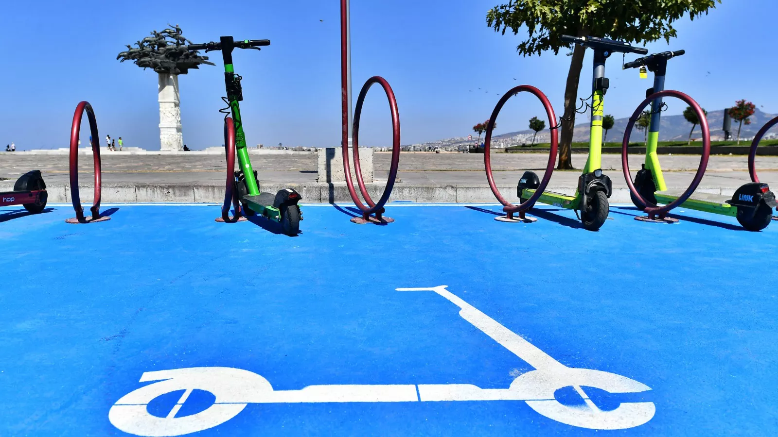 İzmir'de 63 noktaya e-skuter park alanı