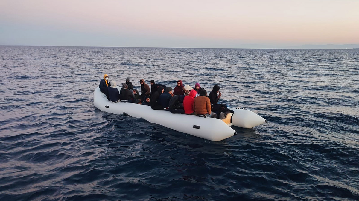 İzmir'de 78 kaçak göçmen kurtarıldı