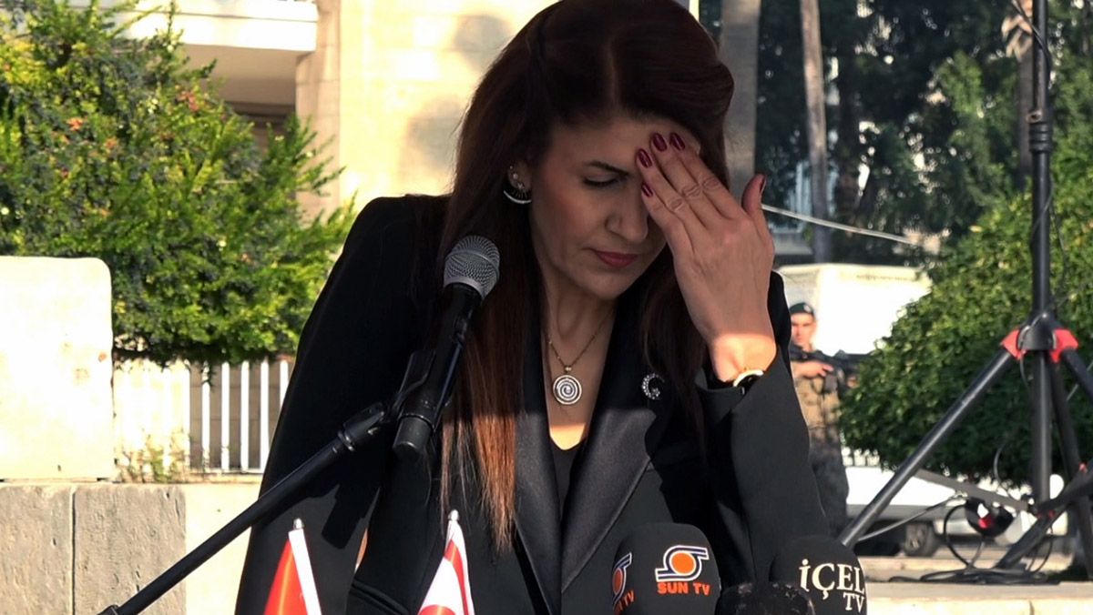 KKTC Mersin Başkonsolosu, kürsüde fenalaştı