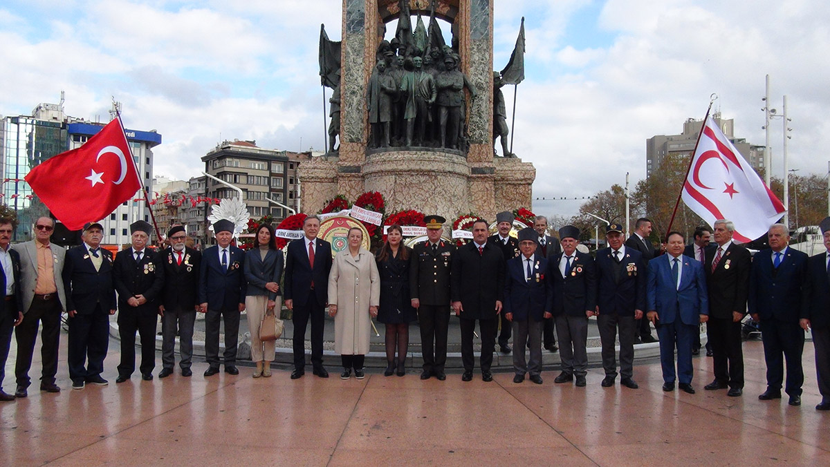 KKTC'nin kuruluş yıl dönümü Taksim'de kutlandı