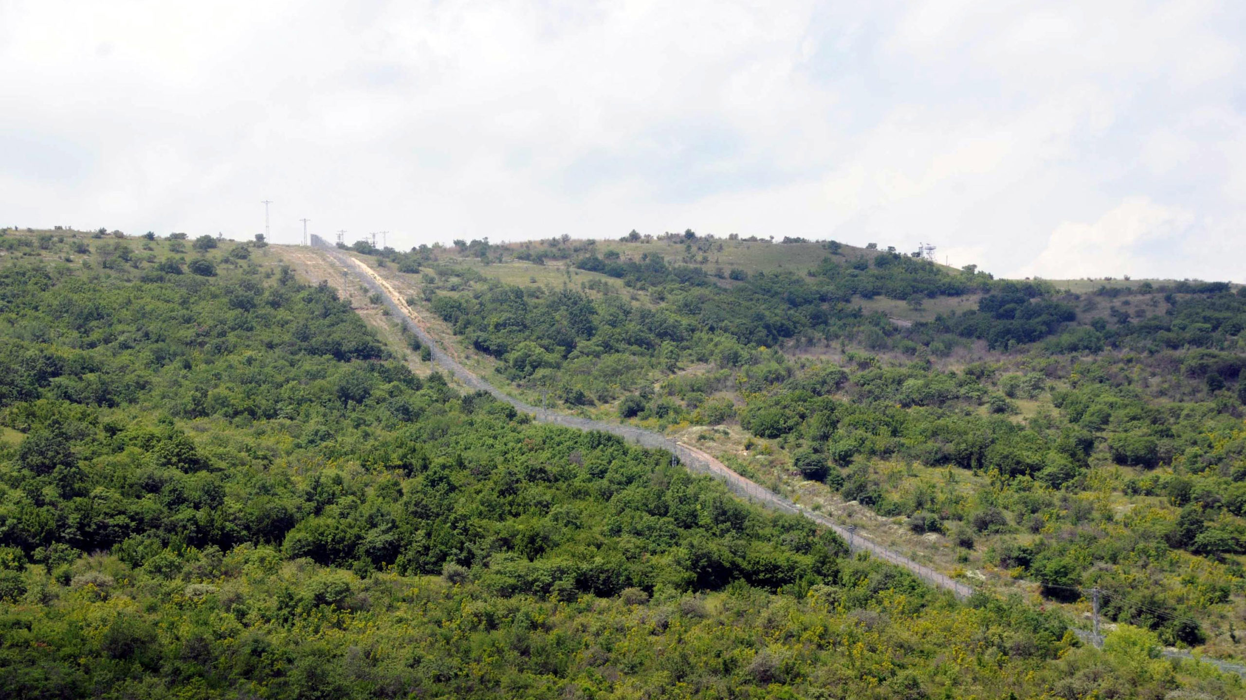 Kaçak göçmenlerle sınırda çatışma; Bulgar polisi öldü