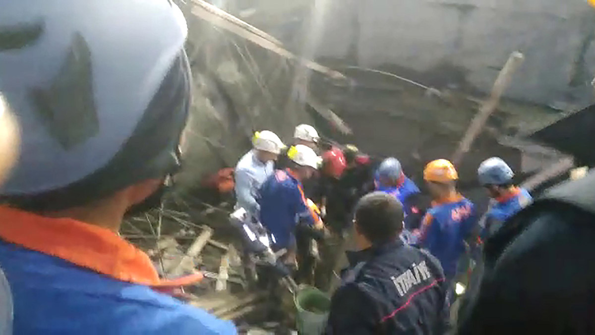 Kampüsteki su deposu inşaatında çökme