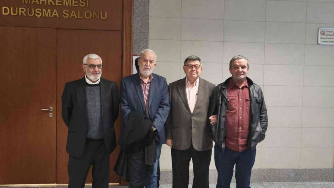 Kapatılan Zaman gazetesi yazarlarına hapis cezası