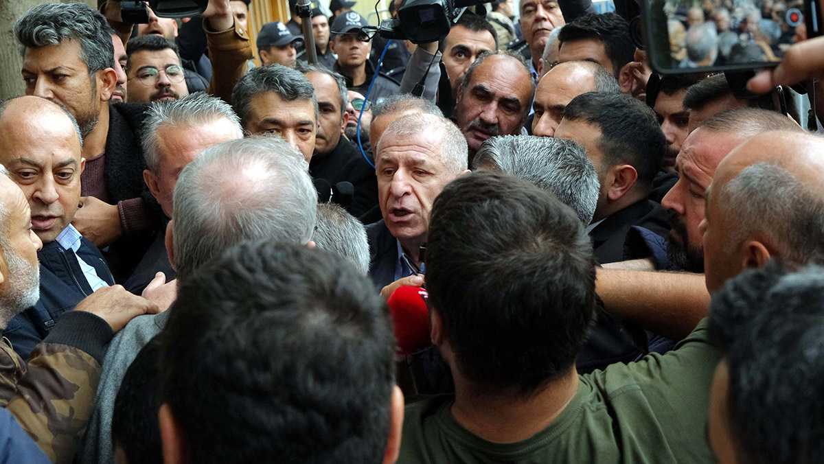 Karkamış’ta Ümit Özdağ'a protesto