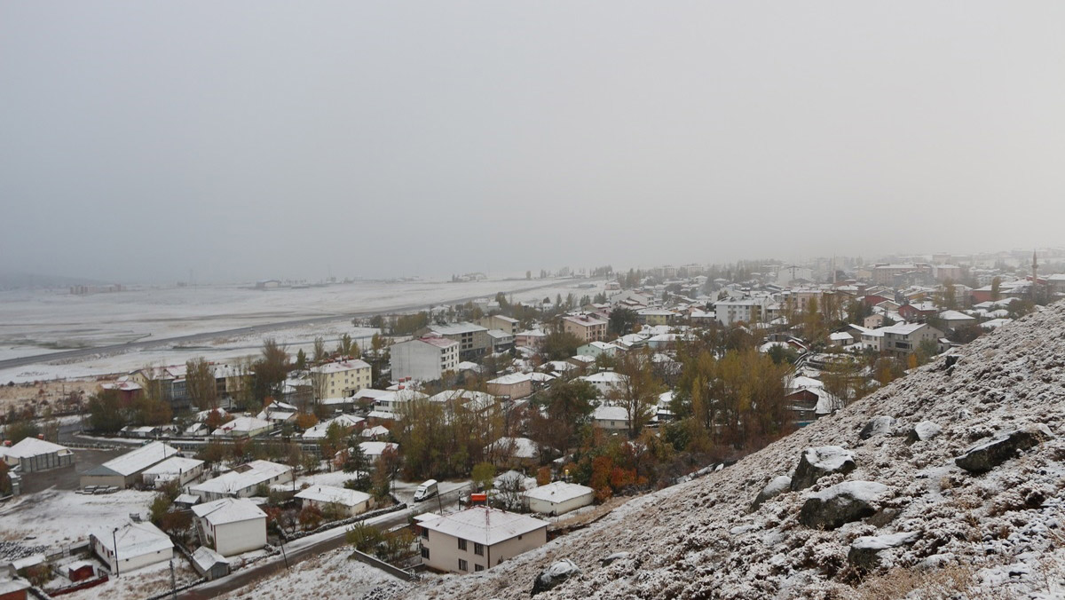 Karlıova'da kar yağışı
