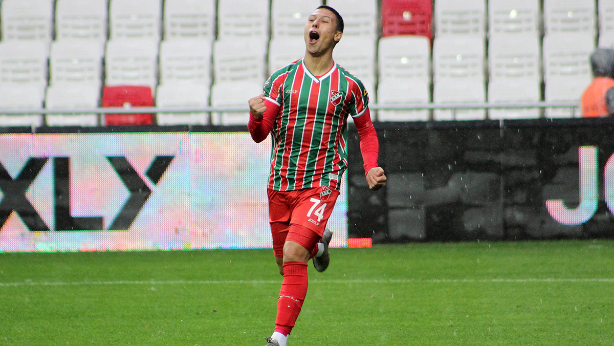 Karşıyaka'da Mustafa Durgun camianın umudu oldu