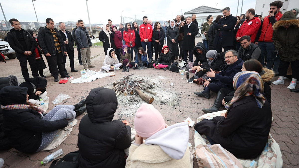 Kasapoğlu depremde hasar gören yurtları ziyaret etti