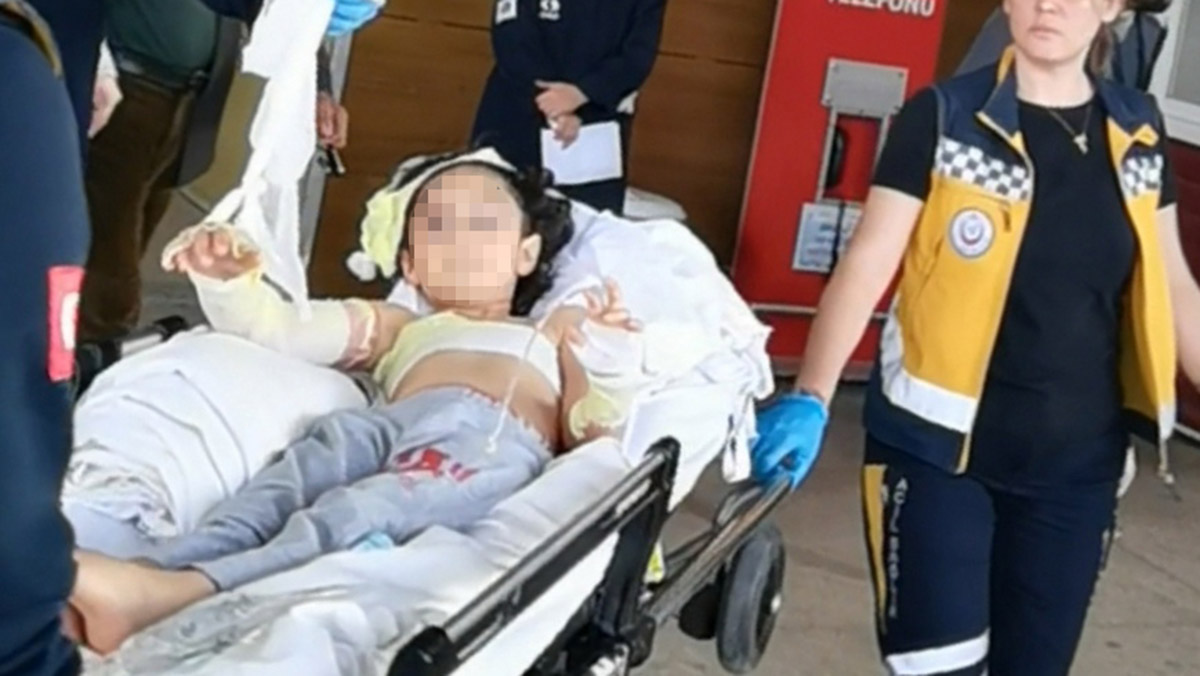 Kaynar su dolu tencereye düşen Asrin yaralandı