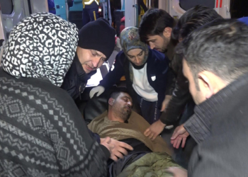 Kendini kilitlediği evini ateşe verdi