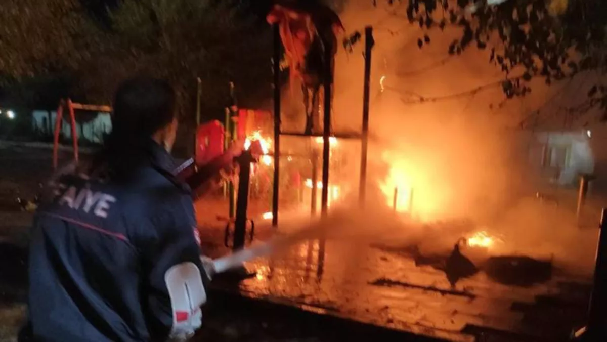 Kilis’te, parktaki çocuk oyun aletleri yakıldı