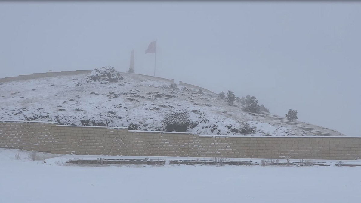 Kop Dağı yağan karla beyaza büründü