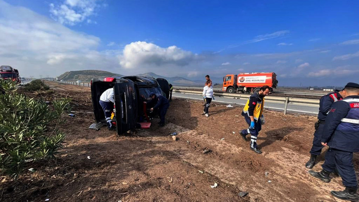Lastiği patlayan minibüs devrildi: 1 ölü, 10 yaralı