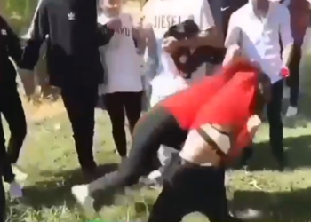 Liseli kızların kavgası kamerada