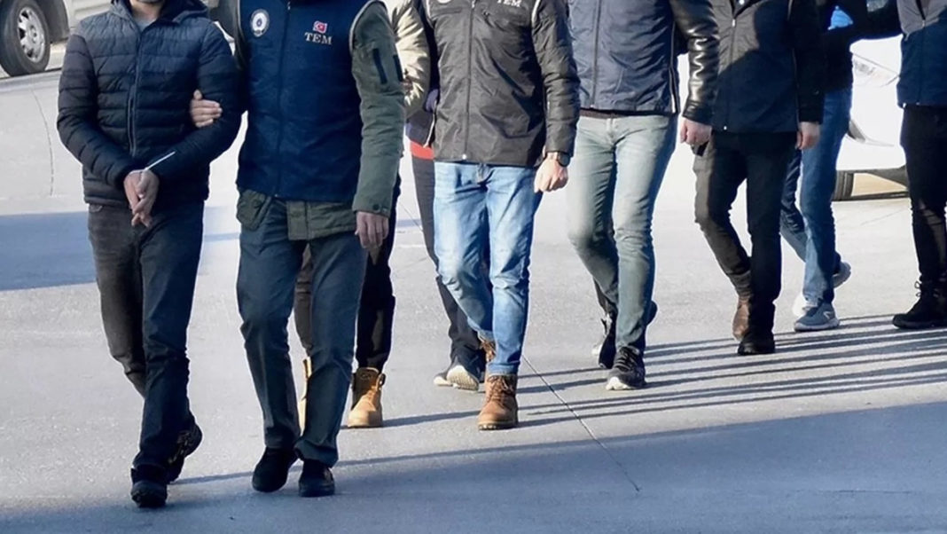 Manisa'da PKK propagandasına 17 gözaltı