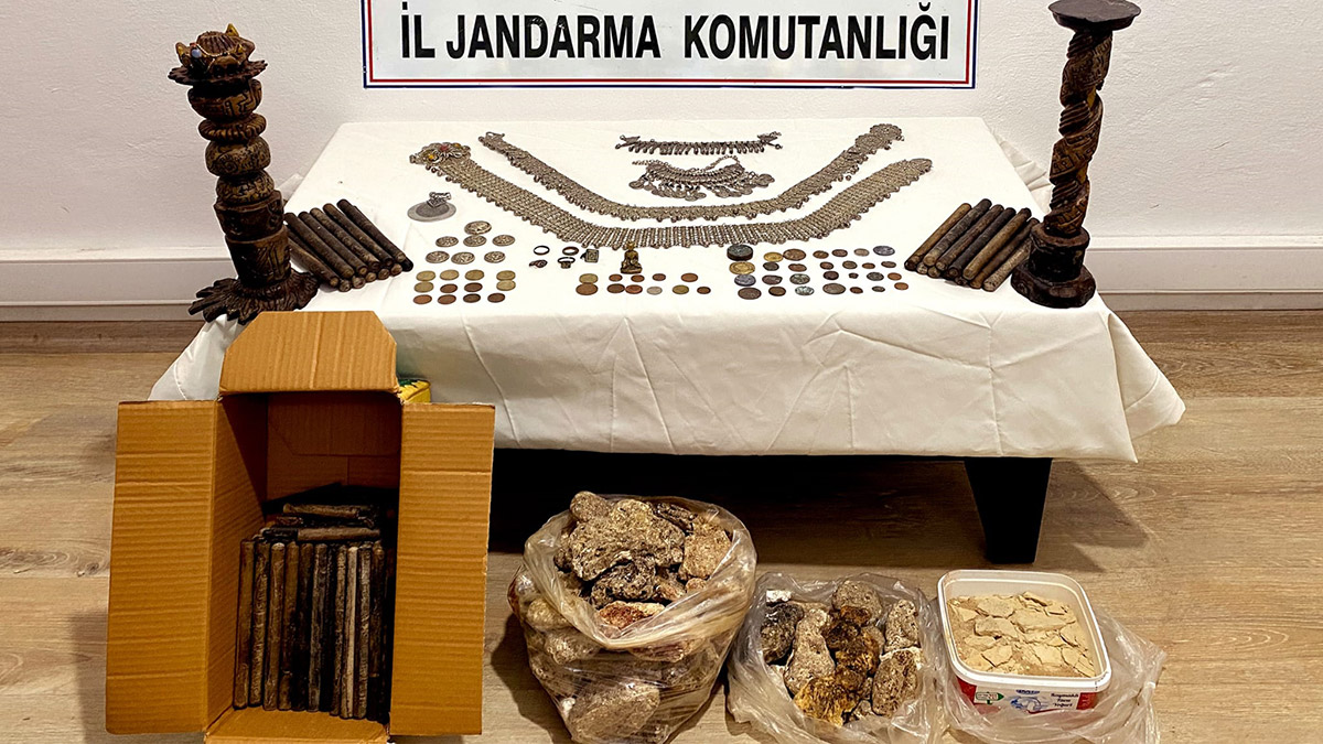 Mersin'de 10 kilo balina kusmuğu ele geçirildi