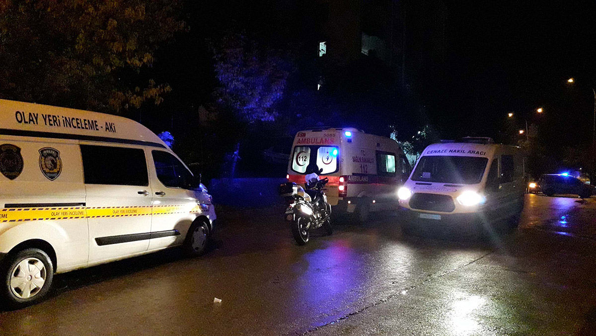 Meslekten ihraç edilen polis eşini öldürdü