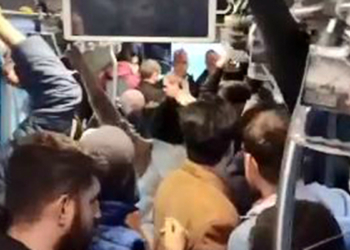 Metrobüste iki kadına cinsel tacize linç girişimi