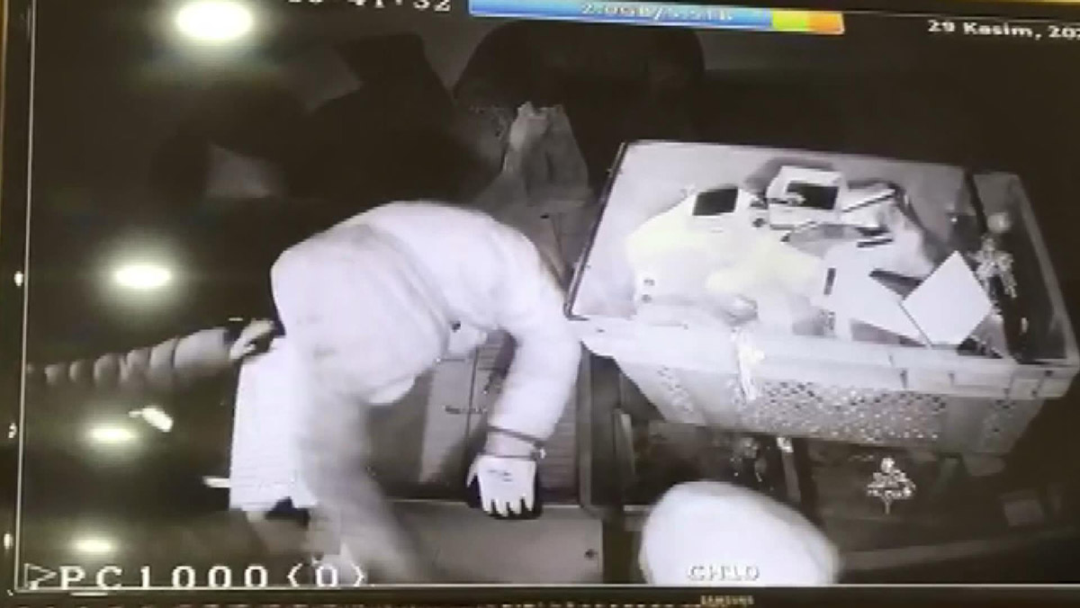 Mustafa Ceceli'nin ailesine ait kuyumcuda vurgun