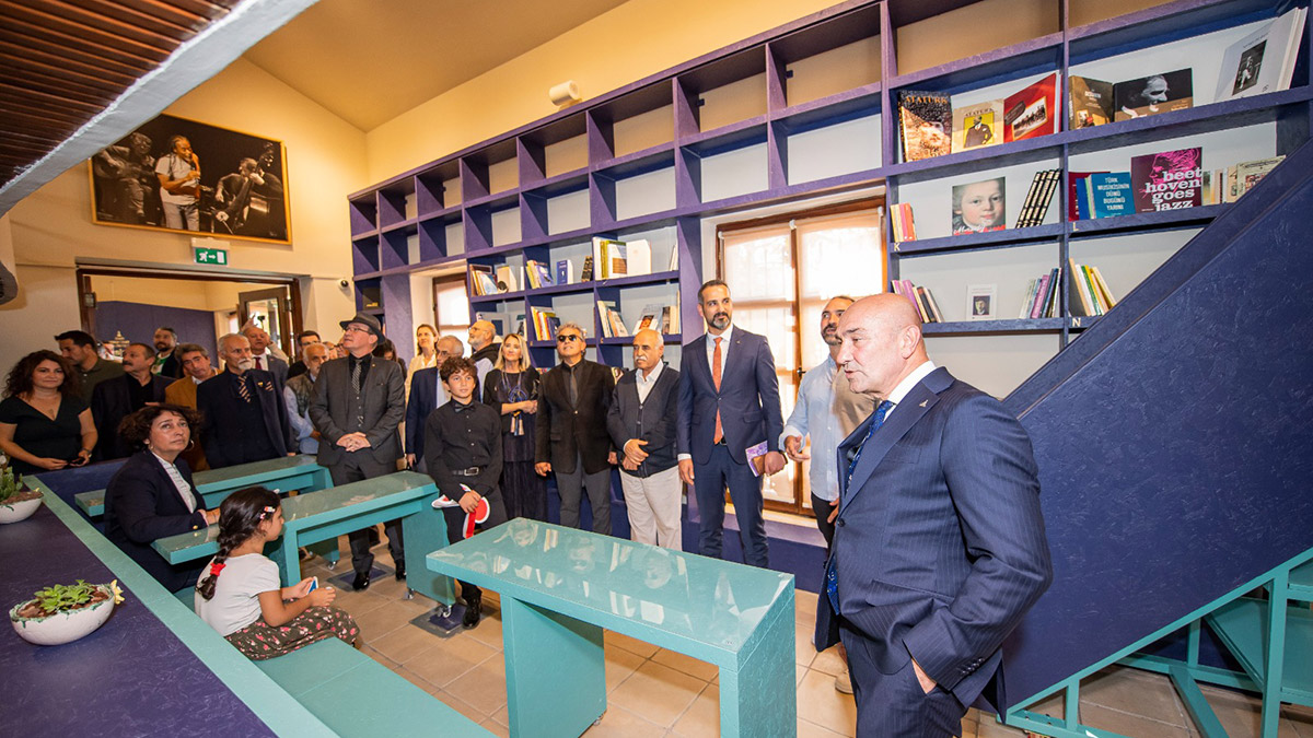 Müzik Kütüphanesi İzmirliler ile buluştu