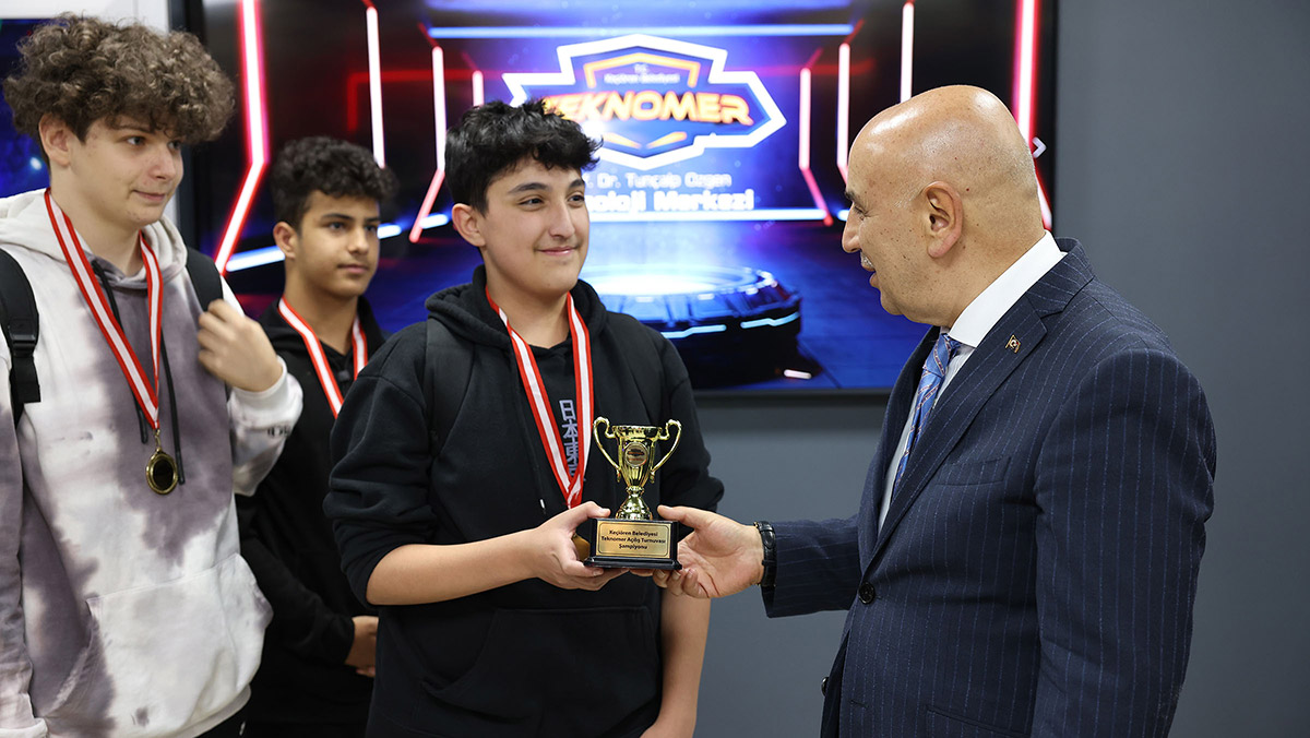 Ödüllü robot yarışması TEKNOMER'de