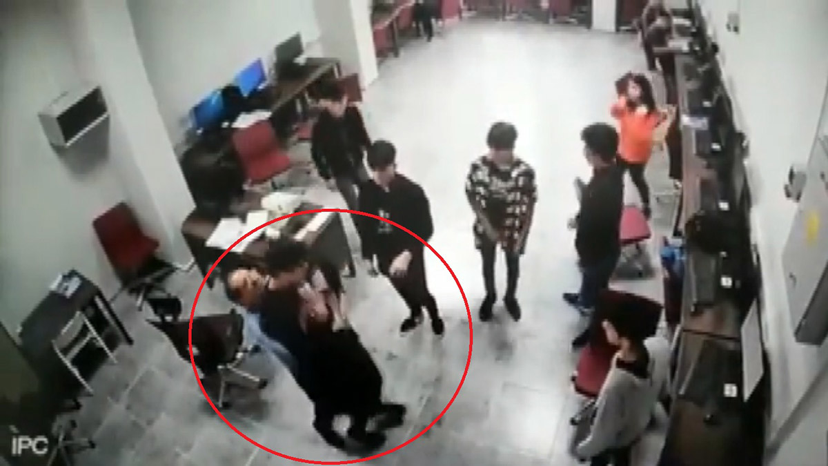 Öğrencisini 'Heimlich manevrası' ile kurtardı