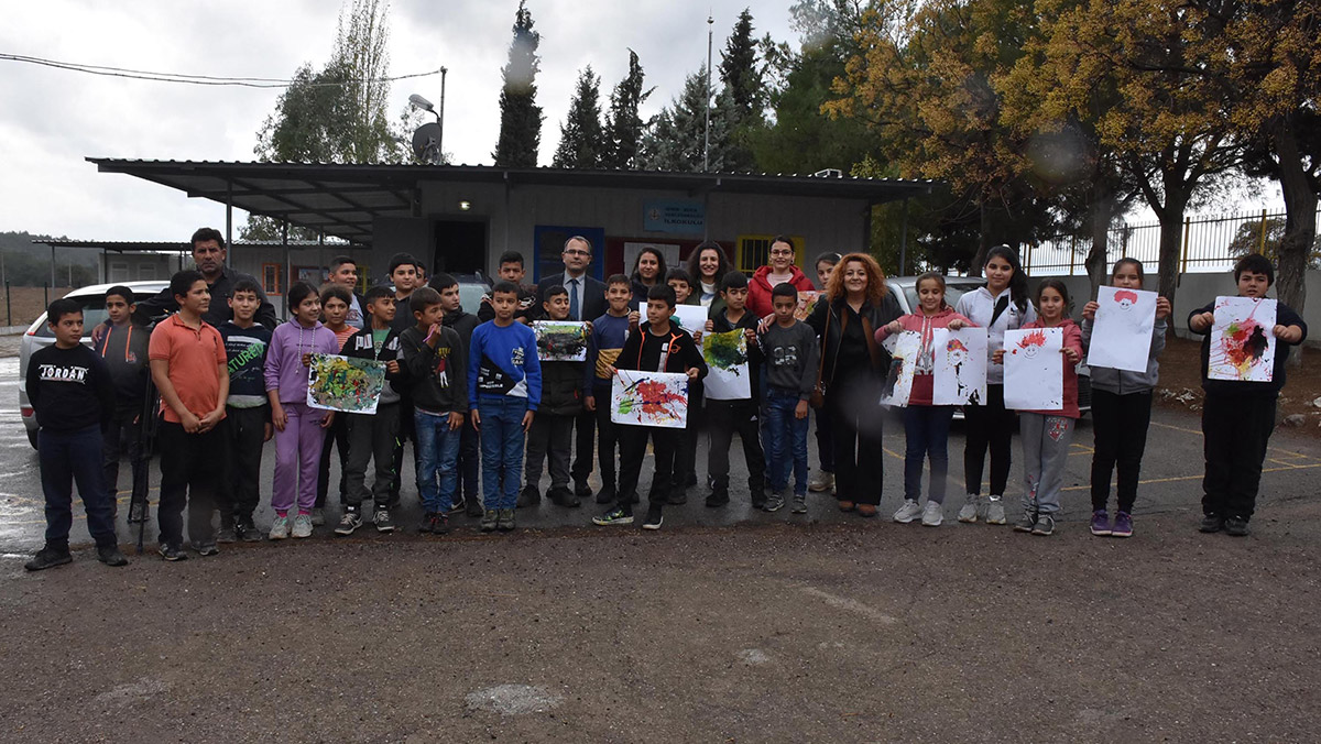 Öğretmenler 'konteyner okulda' atölyeye katıldı