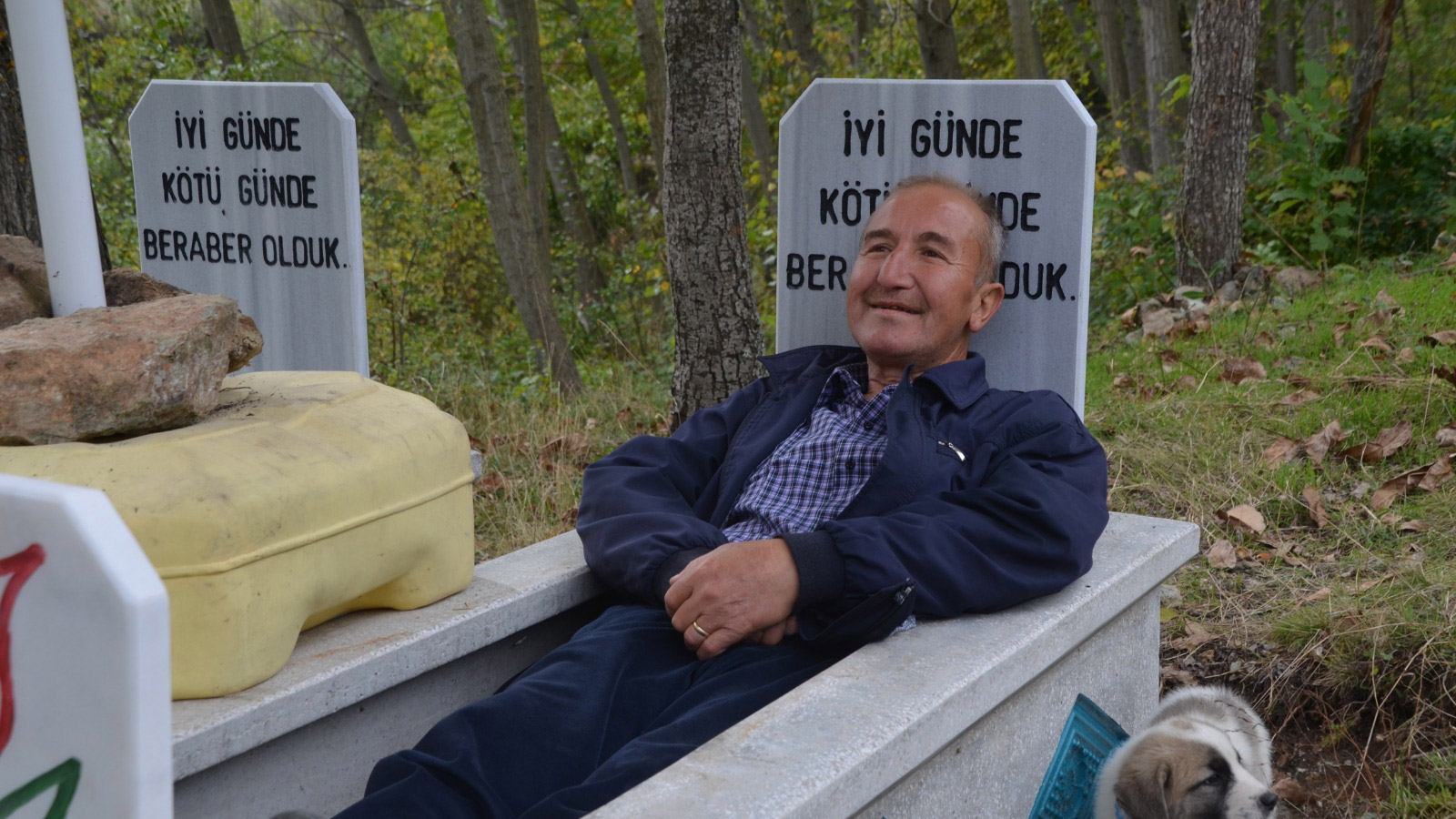 Ölmeden kendisi ve eşi için mezar yaptırdı