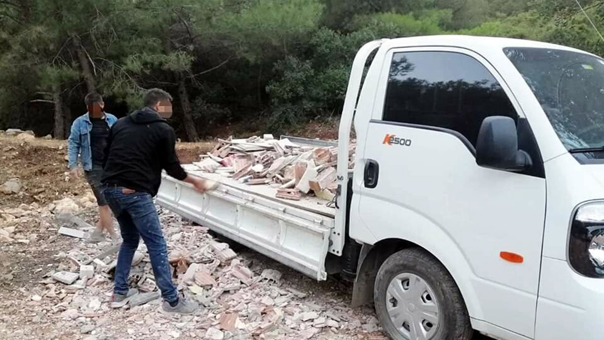 Ormana moloz döken 2 kişi suçüstü yakalandı