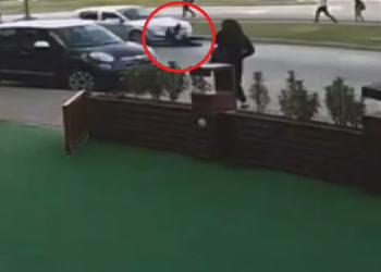 Otomobilin altında kalan Şeyma kurtarıldı