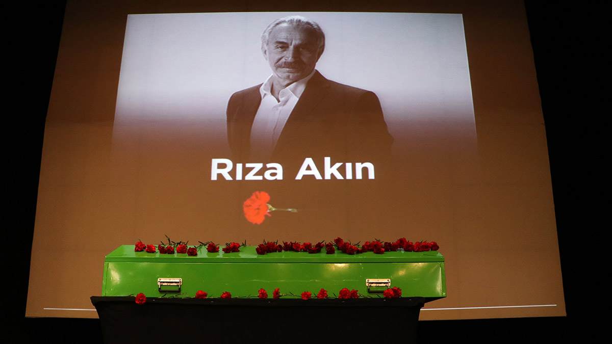 Oyuncu Rıza Akın son yolculuğa uğurlandı