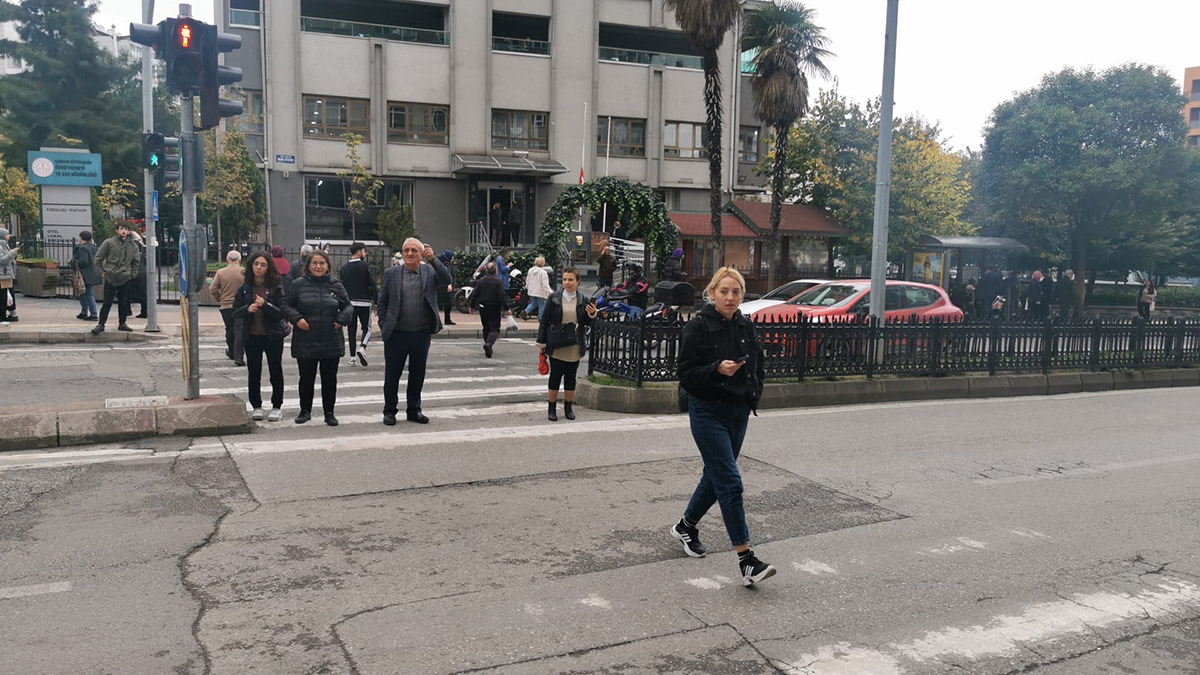 Samsun'da kırmızı ışık ihlalinden 75 yayaya ceza