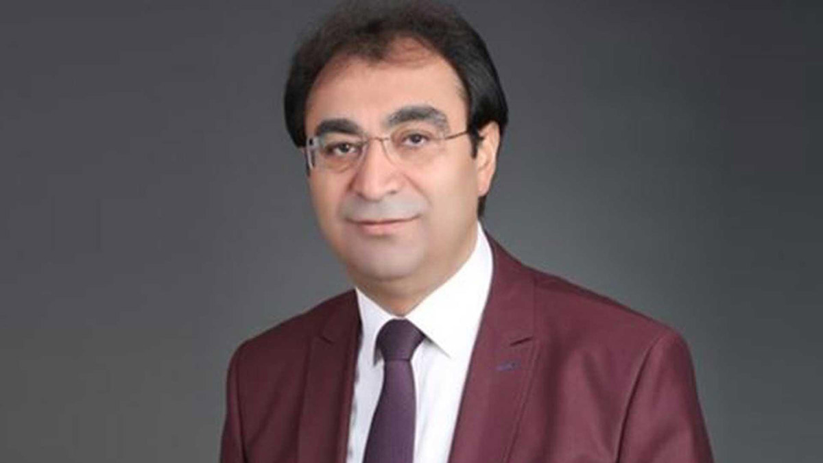 Sanık olduğu davaya cübbe ile katılan avukata uyarı