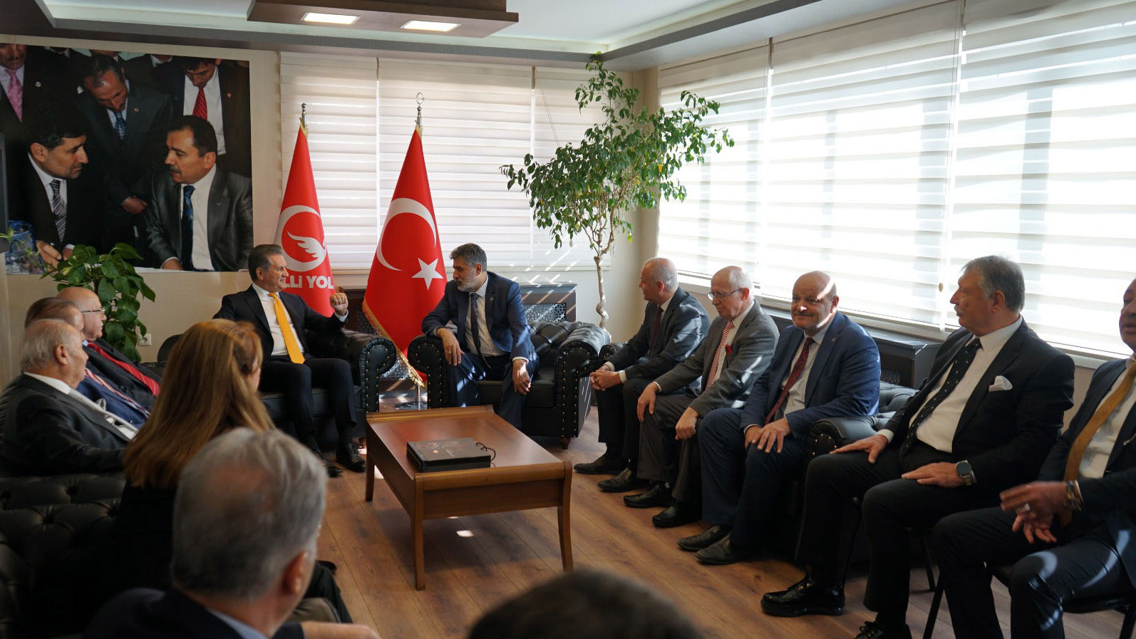 Sarıgül Milli Yol Partisi lideri Çayır'ı ziyaret etti