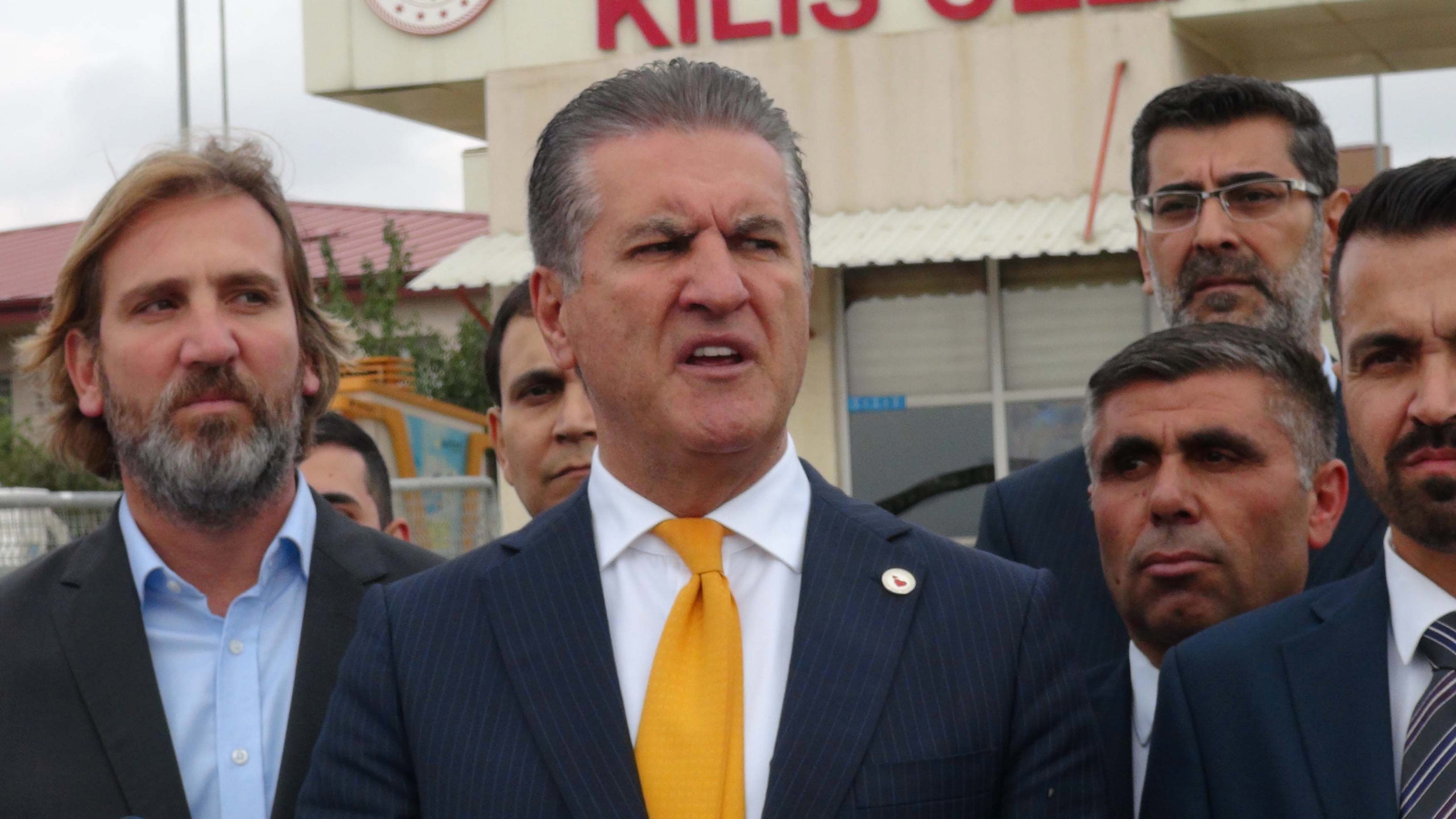 Sarıgül'den Kilis cezaevi önünde af çağrısı