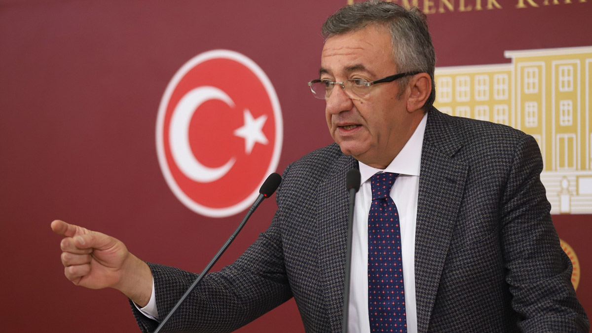 Seçime 7 ay kala anayasa değişikliği art niyettir