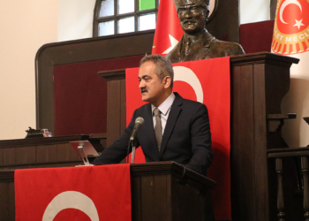Şentop, TBMM binasında öğretmenlerle buluştu