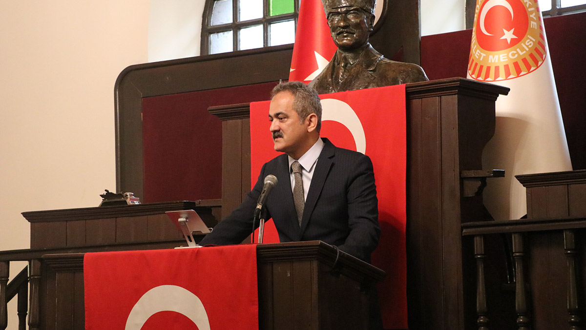 Şentop, TBMM binasında öğretmenlerle buluştu