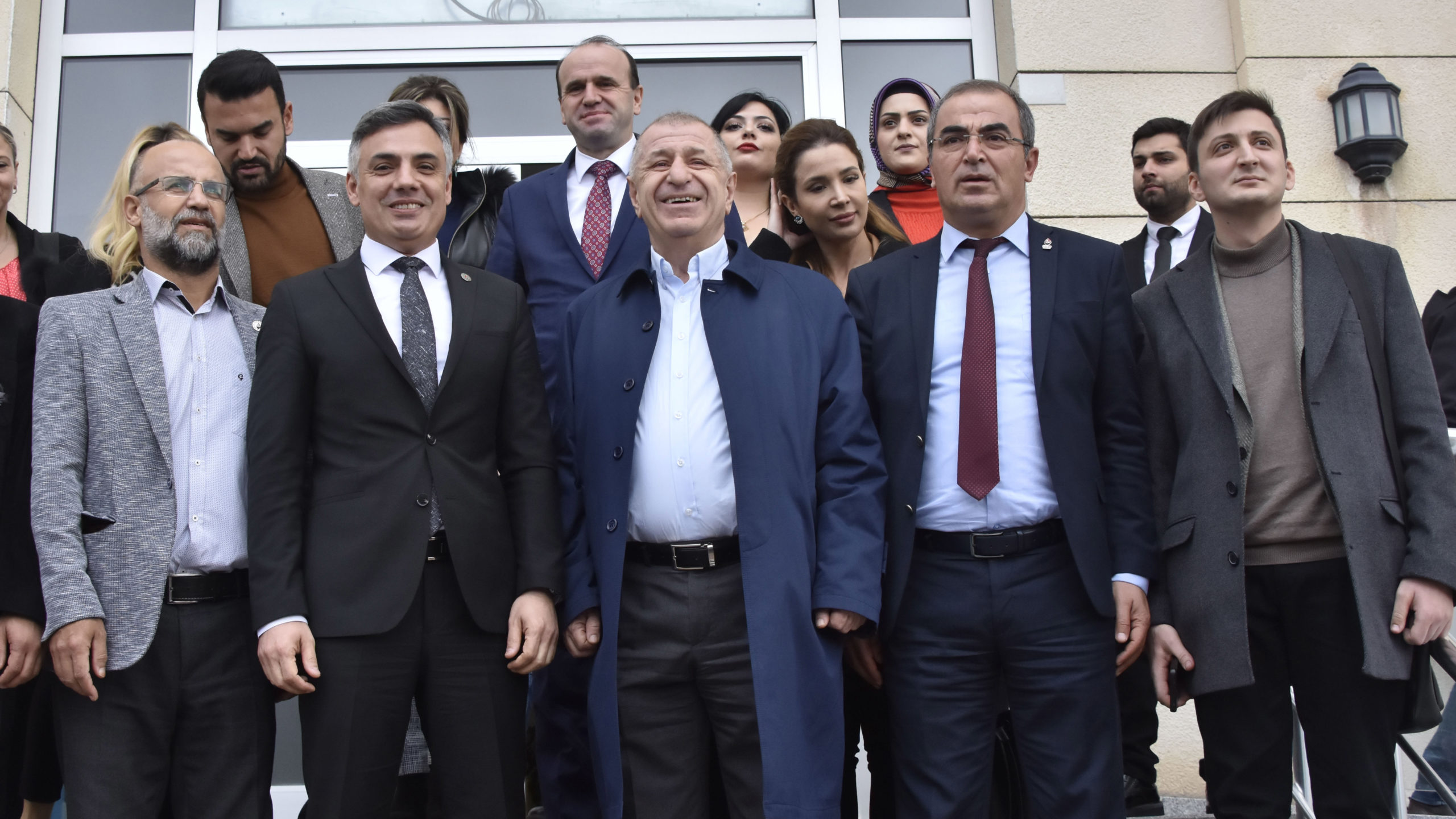 Siz 'Zafer' deyin sığınmacıları vatanlarına yollayalım