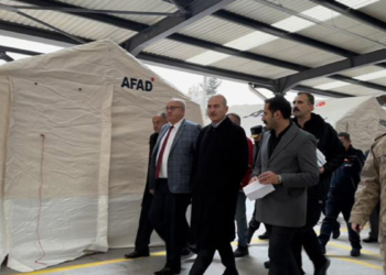 Soylu, çadır kentleri ziyaret etti