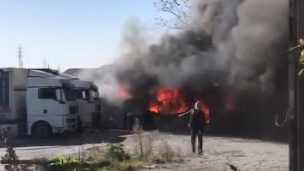 Sultangazi'de korkutan ot yangını