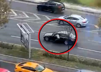 Sürücü bayıldı, otomobili diğer sürücüler durdurdu